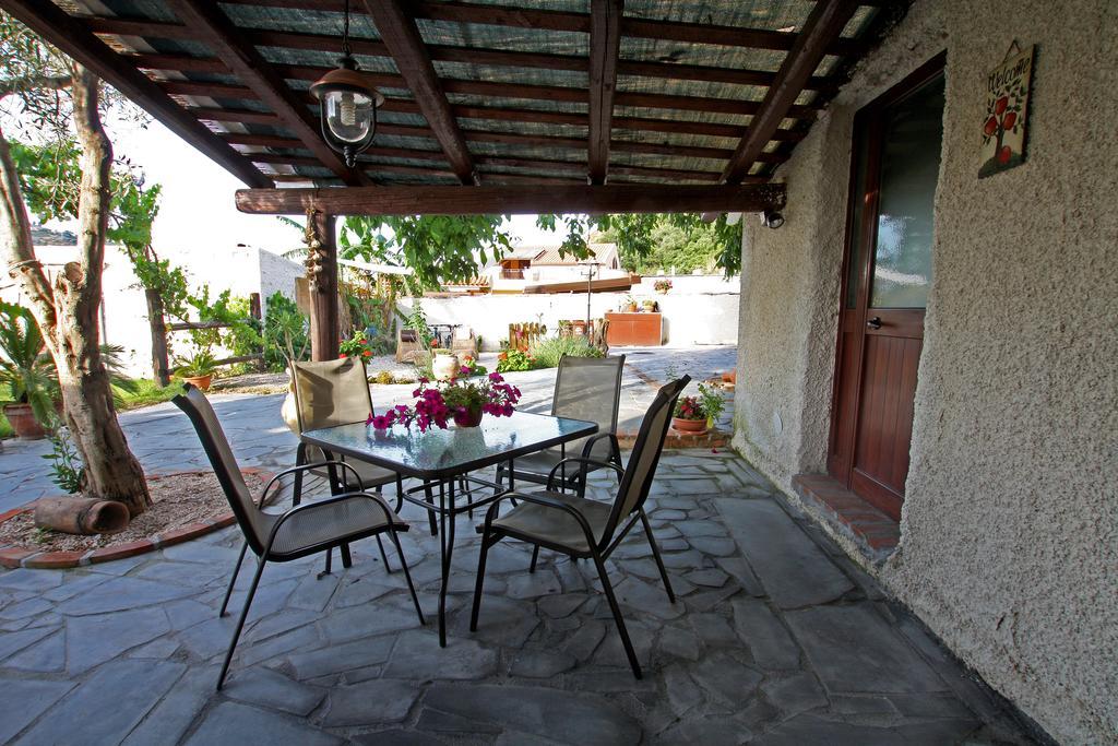 Casa Vacanze Borgo Borghese SantʼAlessio Siculo Chambre photo