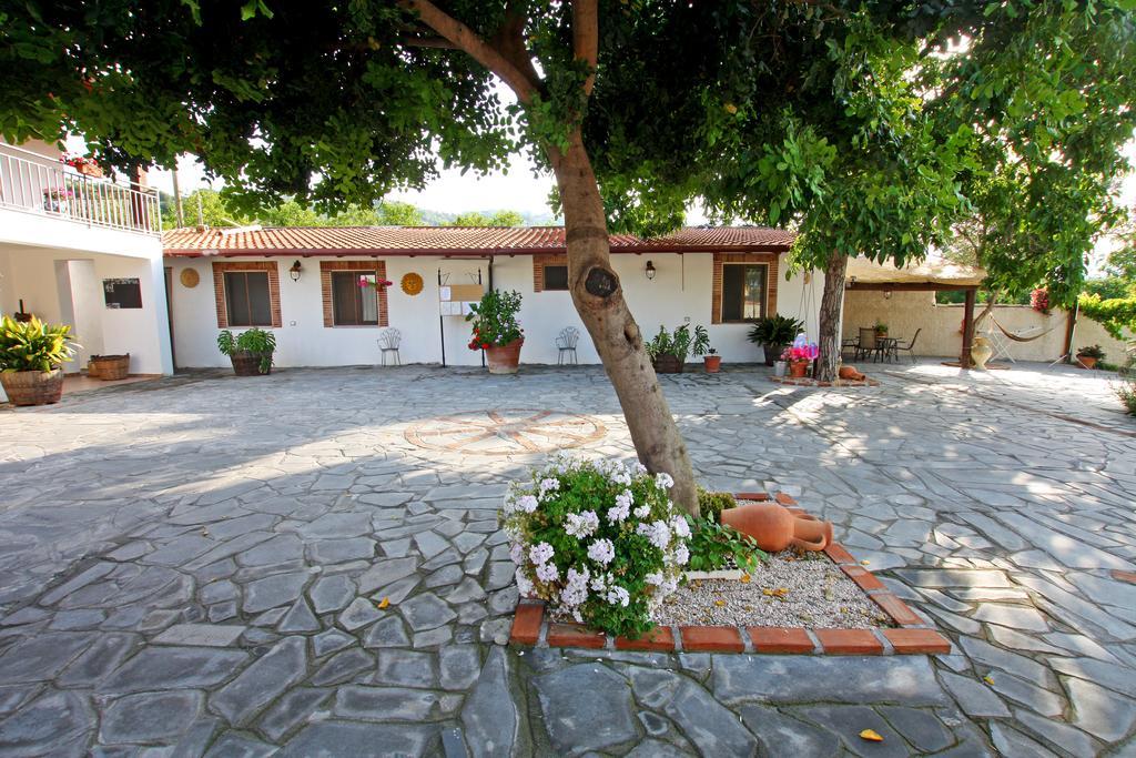 Casa Vacanze Borgo Borghese SantʼAlessio Siculo Extérieur photo